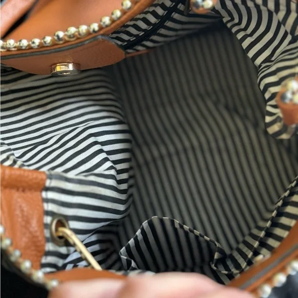 ✨ Preloved Alexis Bendel Tan Tote ✨ - Picture 5 of 8